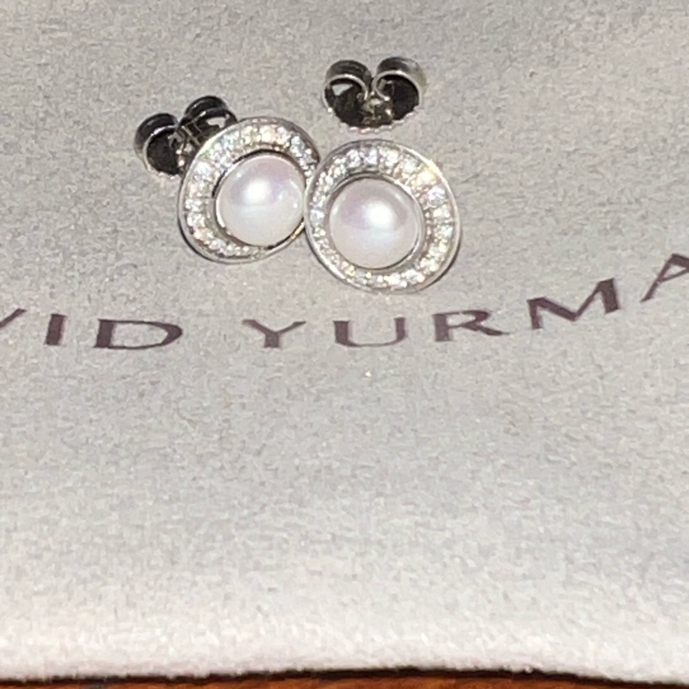 David Yurman Pearl earrings with diamonds